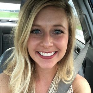 Meet your Posher, Alexis